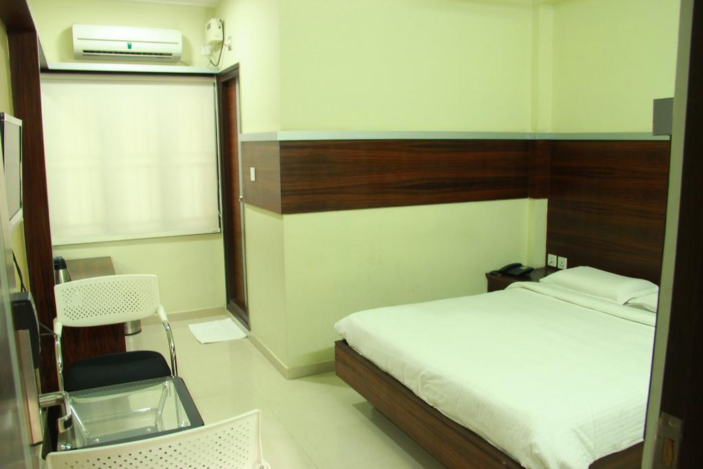 Shubh Vaibhav Inn Visakhapatnam Ngoại thất bức ảnh